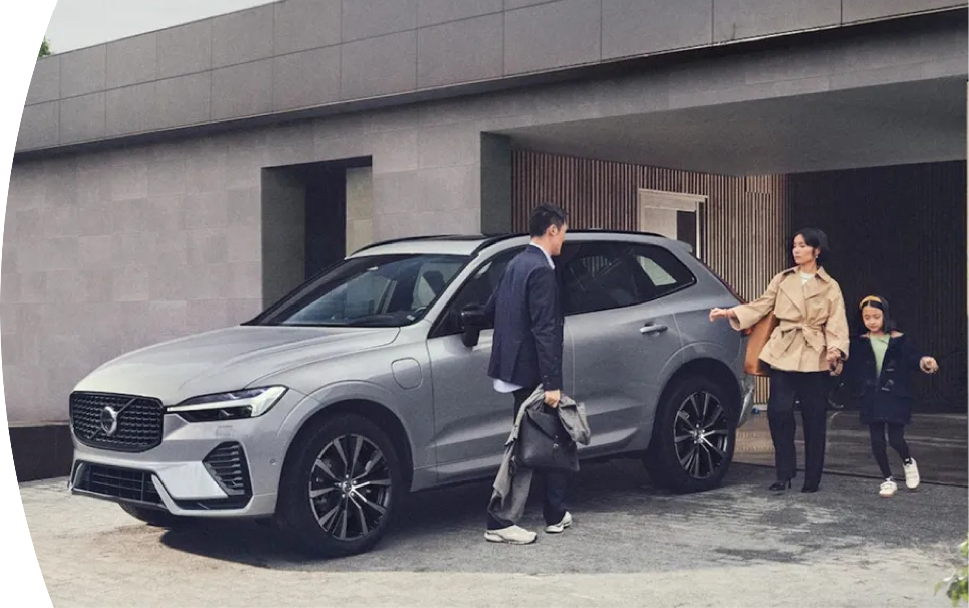 Category Families & Volvo XC60 with a family