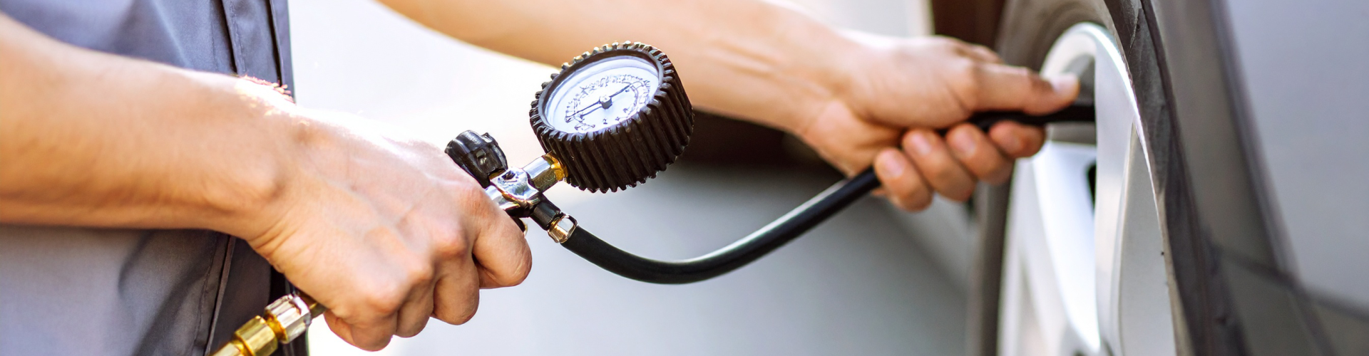 Reifendruck richtig messen Background