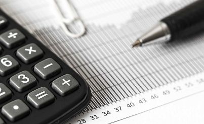 Calculator and biros on a graph as a representation for calculating taxes