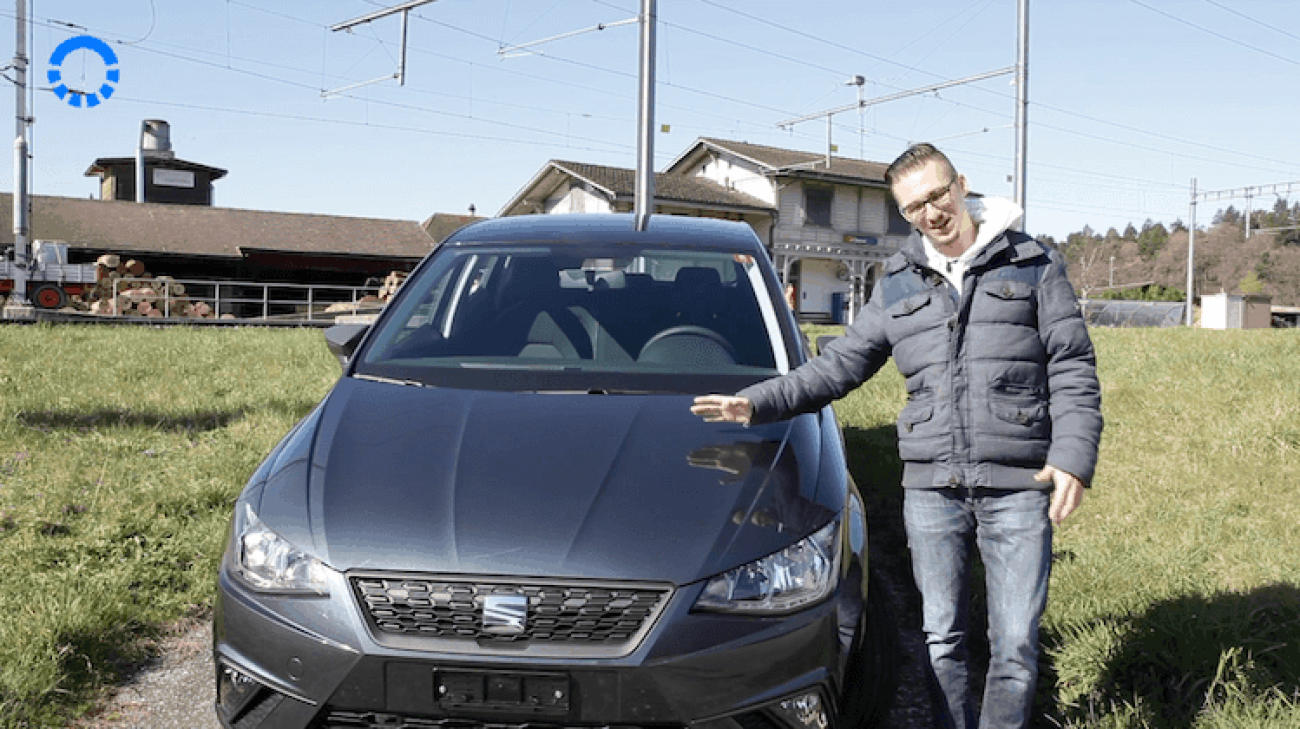 Seat Ibiza und Mann